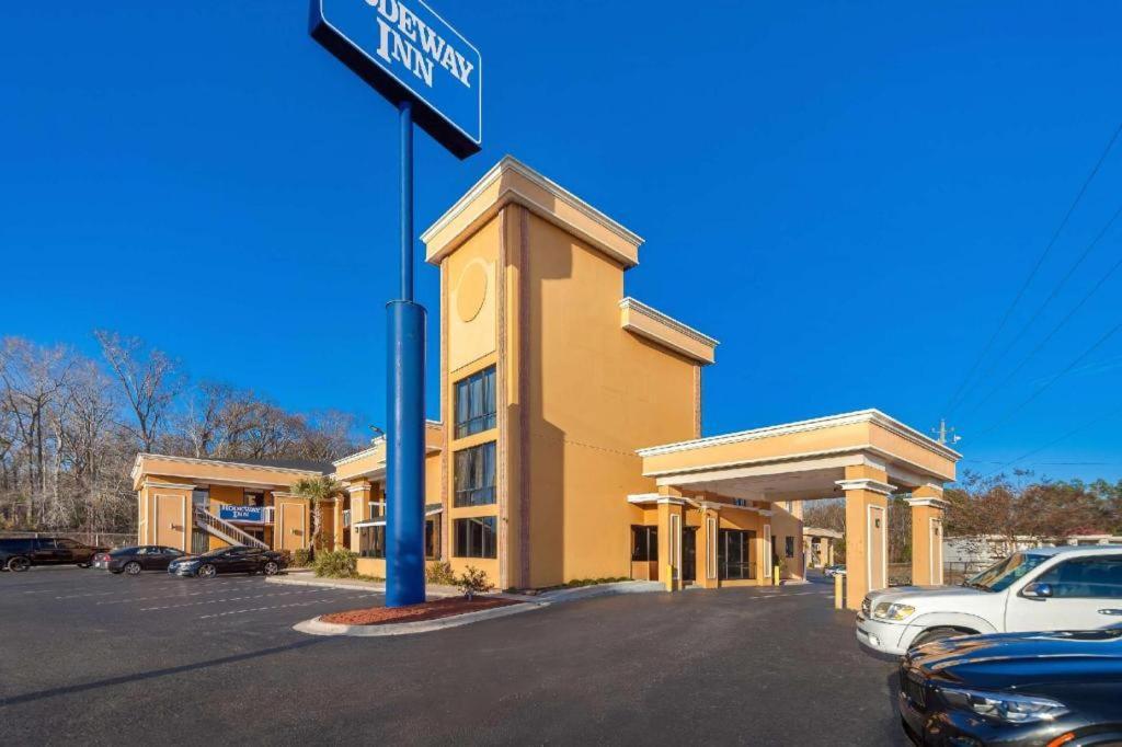 Rodeway Inn لومبيرتون، كارولاينا الشمالية المظهر الخارجي الصورة