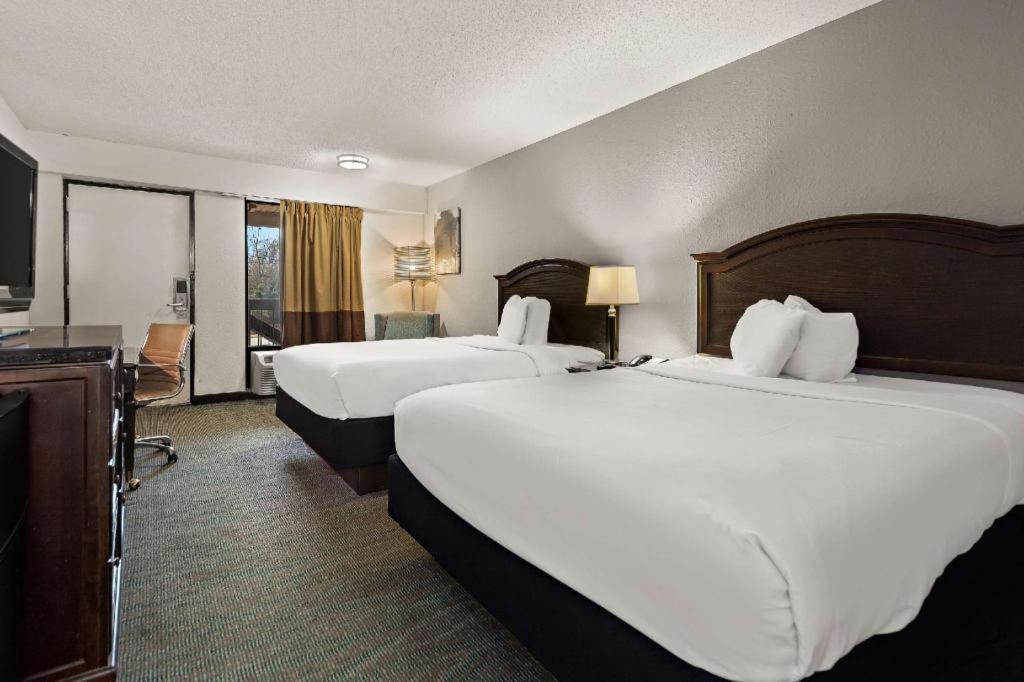 Rodeway Inn لومبيرتون، كارولاينا الشمالية المظهر الخارجي الصورة