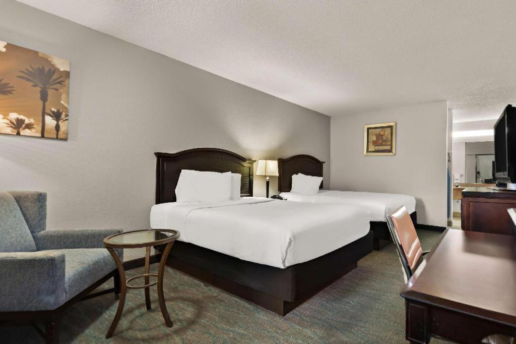 Rodeway Inn لومبيرتون، كارولاينا الشمالية المظهر الخارجي الصورة